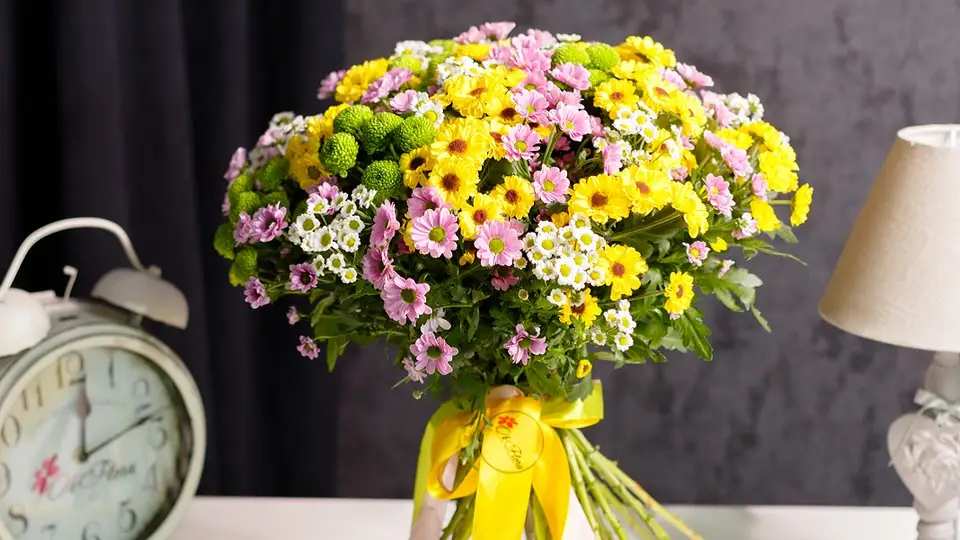 The Magic of Flowers in Feng Shui: How to Bring Positive Energy into Your Home