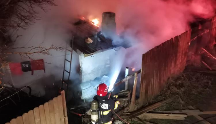 Incendiu, marți dimineața, la o casă din Valea Fânațelor