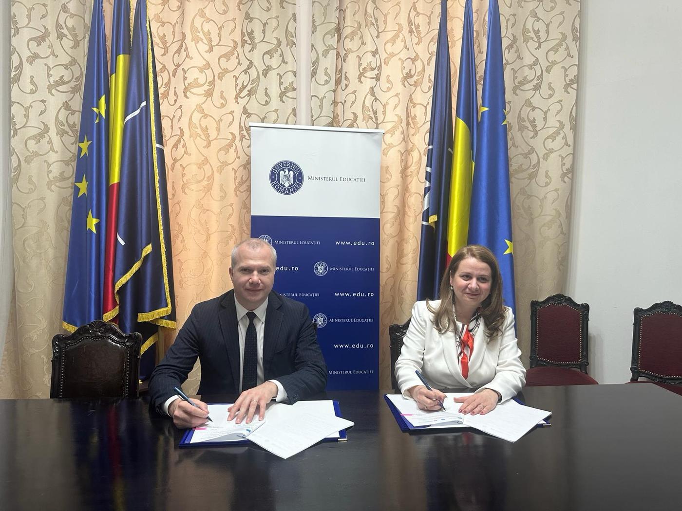 Campus profesional regional la Galaţi, investiţie de 22 de milioane de euro / Primarul Ionuţ Pucheanu şi ministrul Ligia Deca au semnat contractul