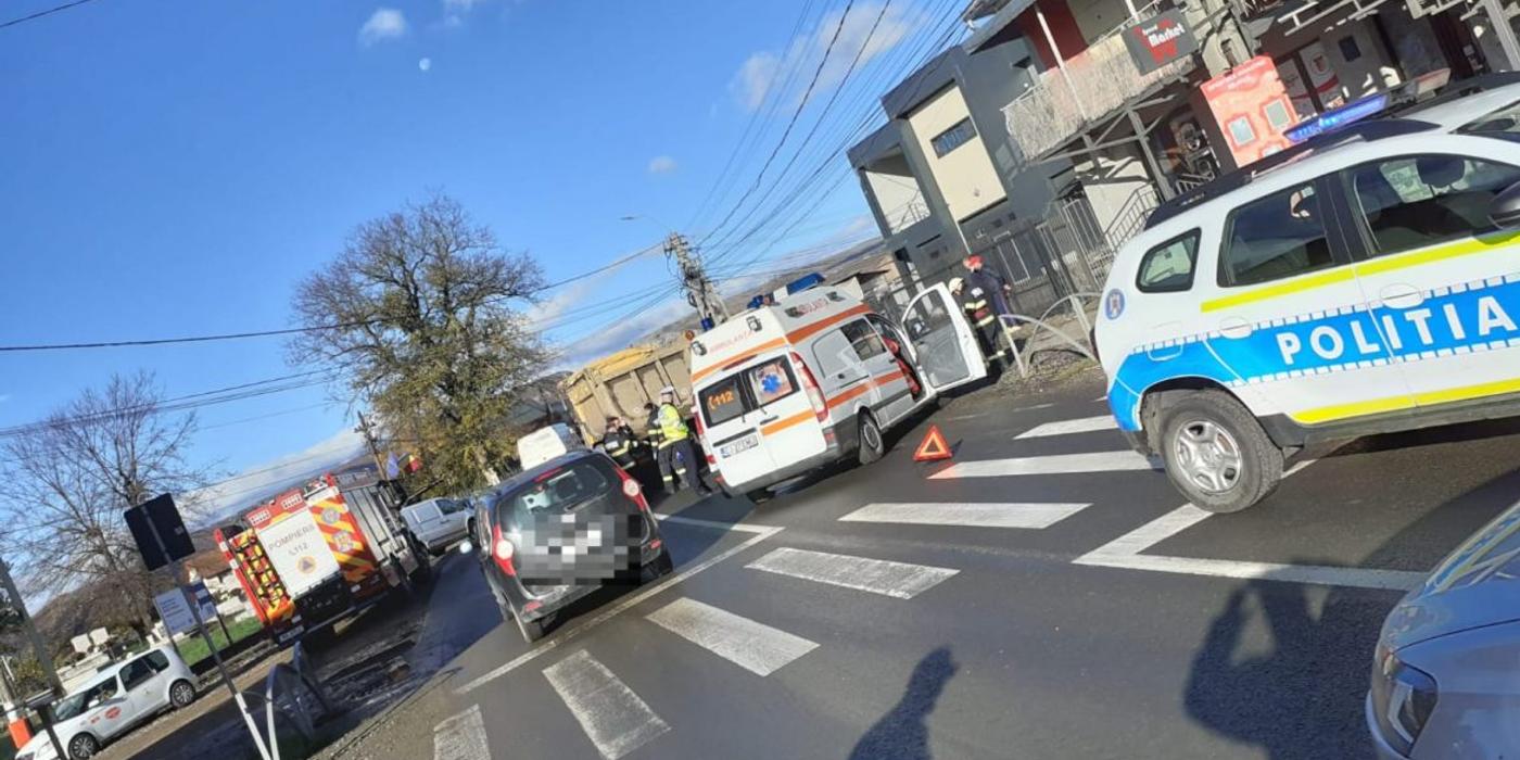 Un bărbat a decedat miercuri dimineața în localitatea Mihai Viteazu, lovit de camion