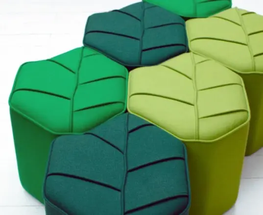 Scaune-frunza realizate manual din materiale durabile