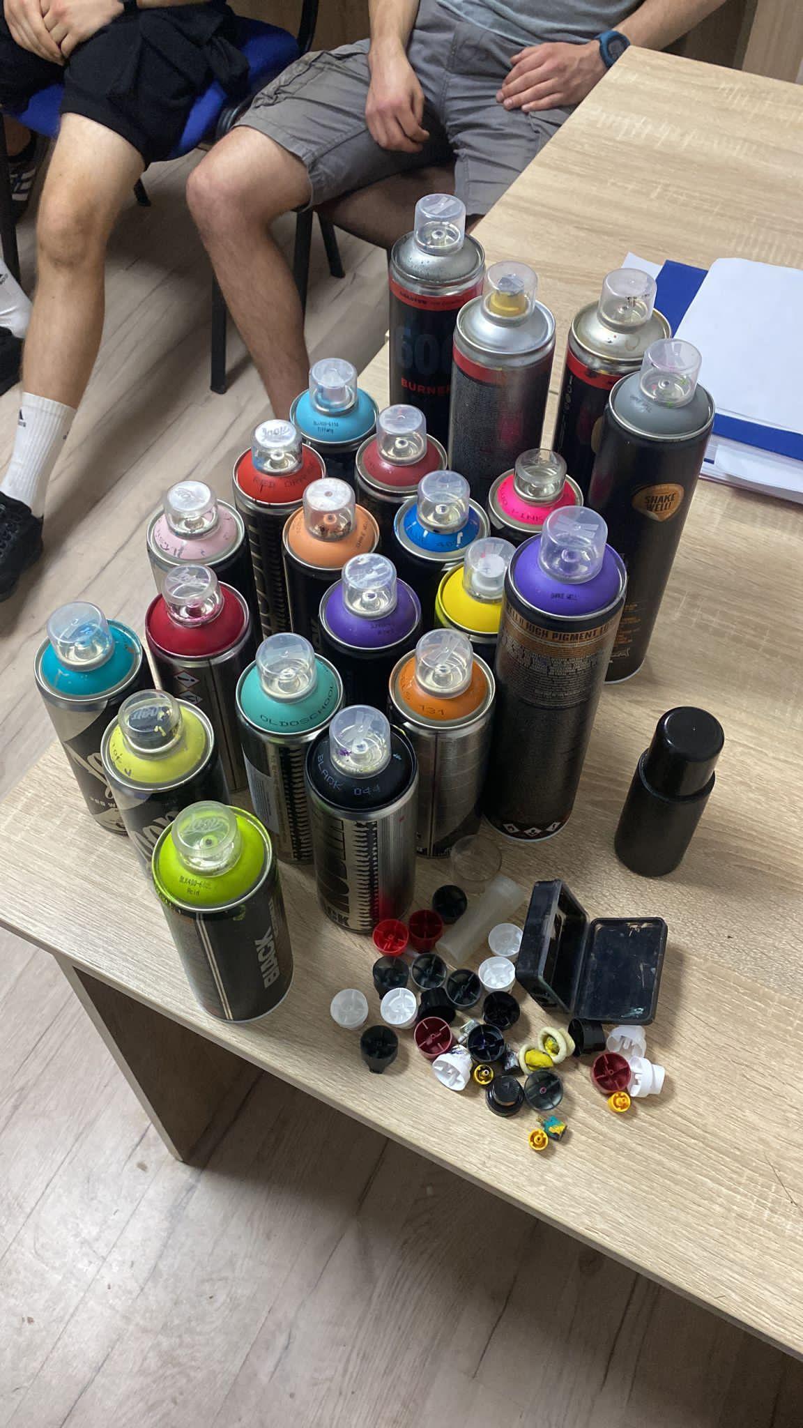 4 persoane care făceau desene cu graffiti în cartierul Mănăștur, descoperite de polițiștii locali