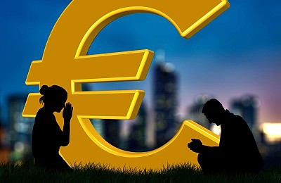 Curs valutar. Moneda națională scade din nou și pierde teren față de euro și dolarul american