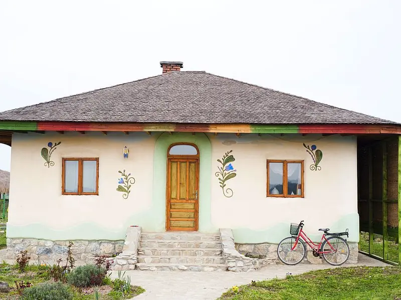 Casa de vis construita din chirpici la Ciolpani, Bucuresti