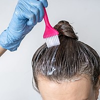 Cum să-ți colorezi părul natural fără să-l deteriorezi? Patru ingrediente din bucătărie care acoperă firele albe!