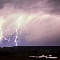 Furtună electrică în Capitală. Se așteaptă prăpădul în București, vineri