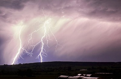 Furtună electrică în Capitală. Se așteaptă prăpădul în București, vineri