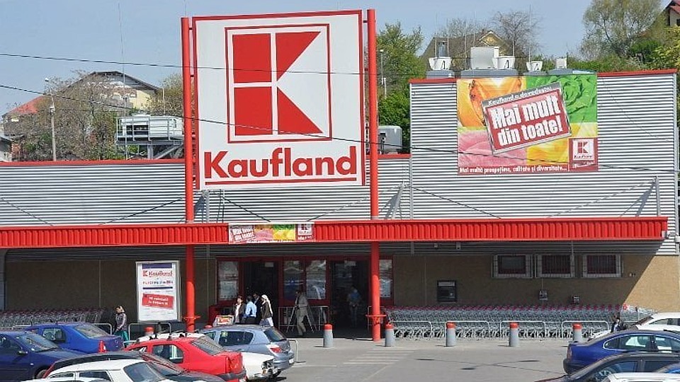 Kaufland face angajări. Salarii mari, bonuri de masă şi chiar transport gratuit
