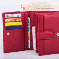 Accesorii clasice pentru femei: Eleganță în fiecare zi