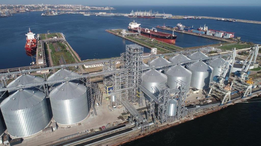 Reuters: O recoltă de cereale mai bună în România anul acesta poate limita spaţiul de manevră al Ucrainei în portul Constanţa