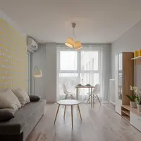Decor cu galben intr-un apartament de 2 camere