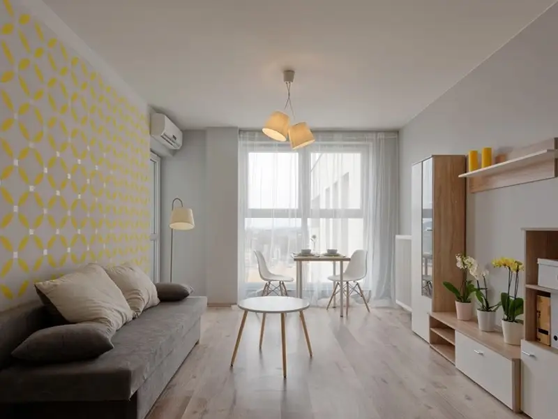 Decor cu galben intr-un apartament de 2 camere