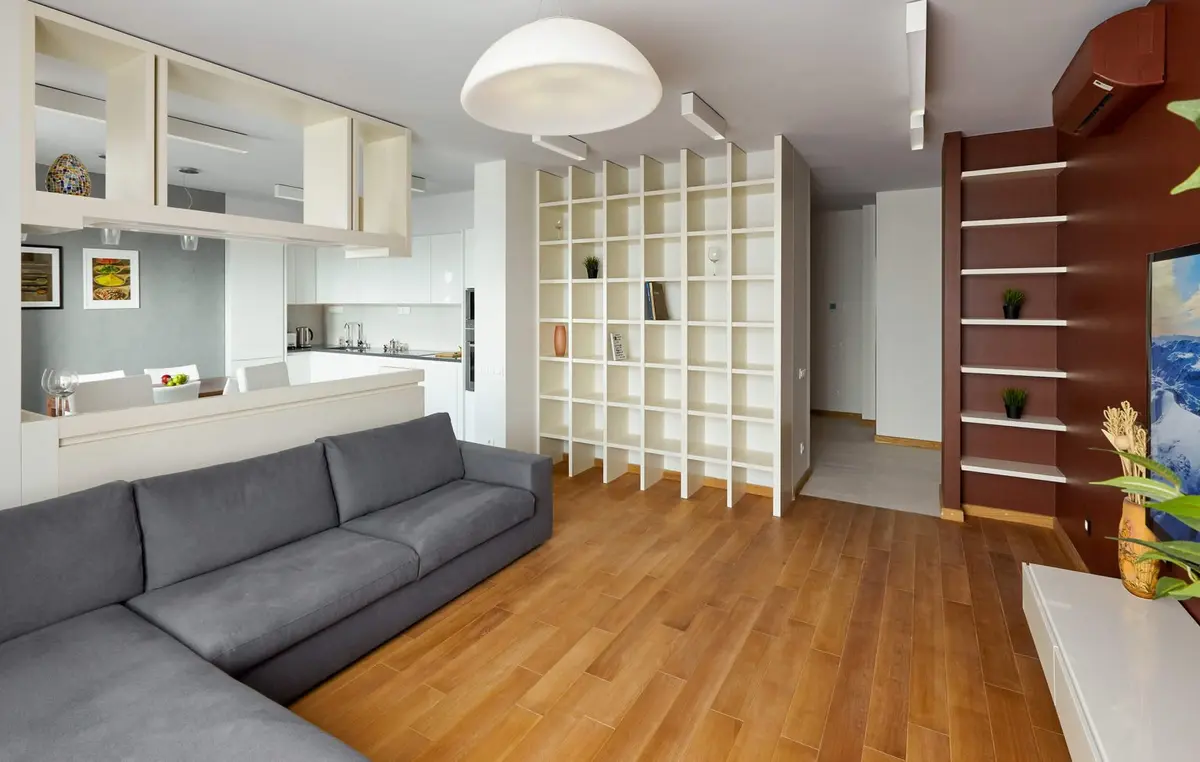 Abordare minimalista pentru un apartament cu 3 camere bine optimizat