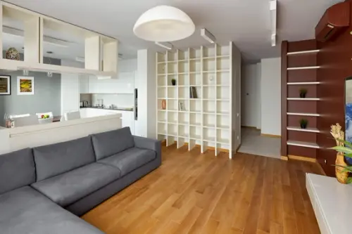 Abordare minimalista pentru un apartament cu 3 camere bine optimizat