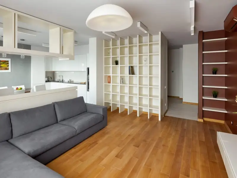 Abordare minimalista pentru un apartament cu 3 camere bine optimizat