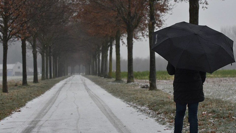 Prognoza meteo, 7 decembrie. Vreme mohorâtă în a doua zi de weekend. Ploile trecătoare apar izolat
