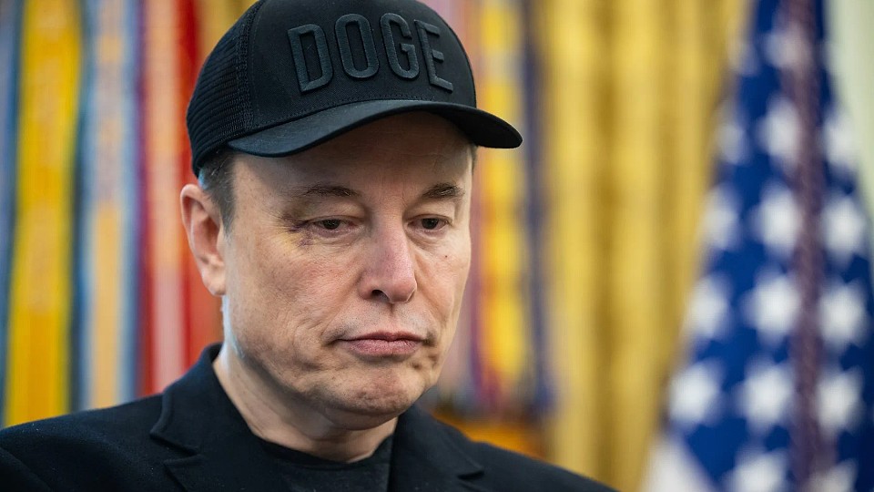 Explicația lui Elon Musk după ce a apărut în Biroul Oval cu o vânătaie la ochi: I-am spus: «Hai, lovește-mă în față»