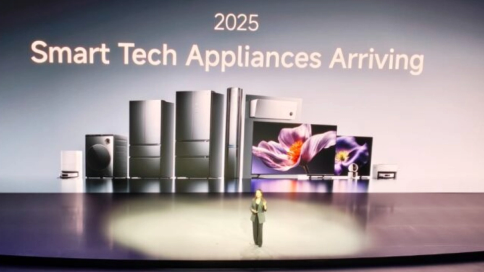 Xiaomi își extinde ecosistemul AIoT: ceas nou, căști open-wear, brățară „Glimmer”, roboți de aspirare, TV Mini LED 2026 și o cameră smart