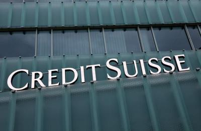 Acţiunile Credit Suisse şi-au reluat scăderea vineri, cu un declin de 8%; Acţiunile bancare europene au coborât cu aproape 3%