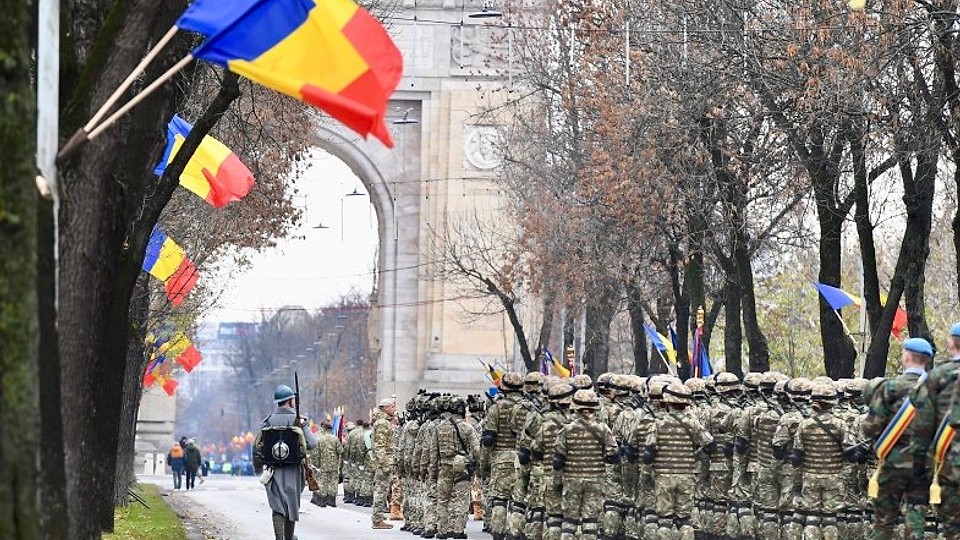 Parada Militară de 1 Decembrie 2024: programul evenimentului de la București. Aproape 3.000 de militari, tehnică de luptă și aeronave defilează la Arcul de Triumf