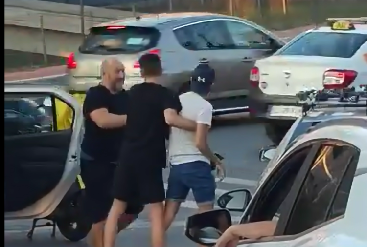 Un curier Glovo a fost implicat într-o bătaie în trafic, în Piața Cipariu din Cluj-Napoca
