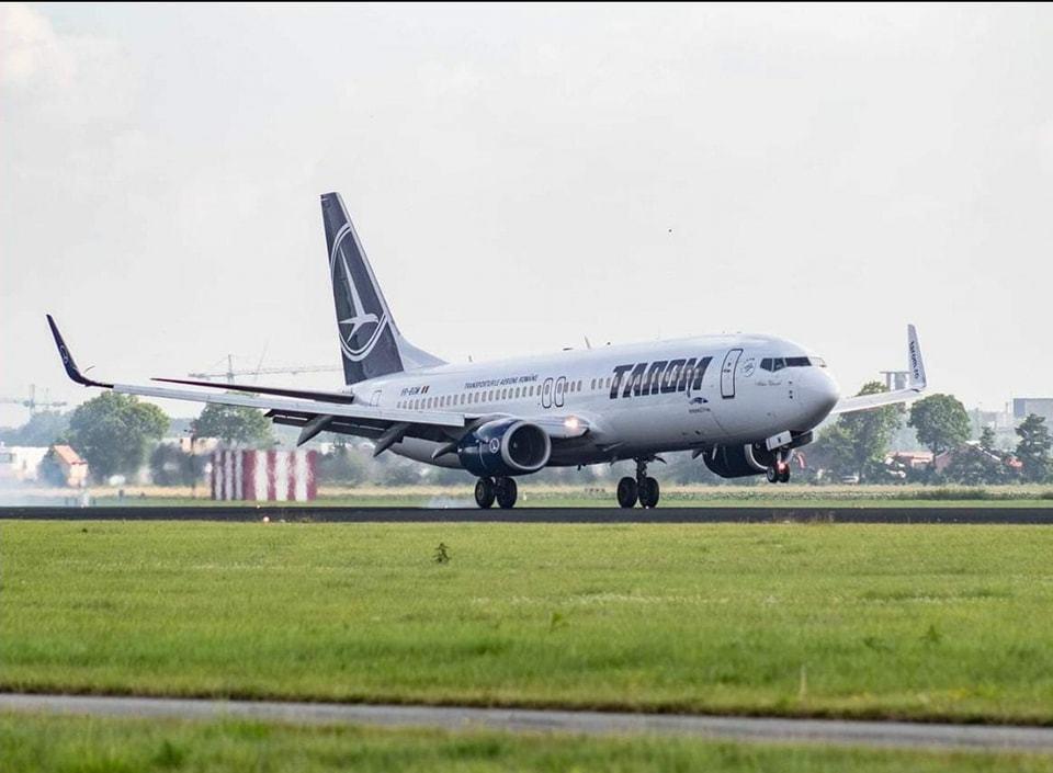 Sindicatul Unit TAROM: Dacă TAROM nu va fi exceptată de la legea privind măsurile fiscal-bugetare, atunci nu vom mai ridica avioanele de la sol, din 1 decembrie