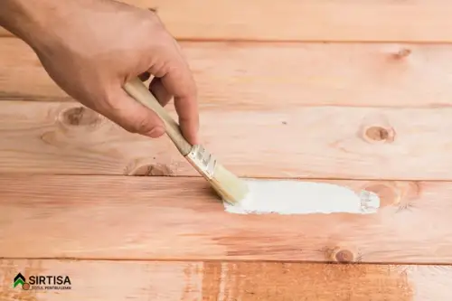 Zgârieturi sau crăpături în mobilier? Un chit pentru lemn e soluția simplă și rapidă de restaurare