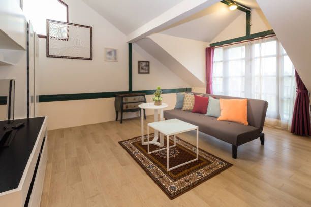 Parchetul în mansardă: rol, tipuri și importanță