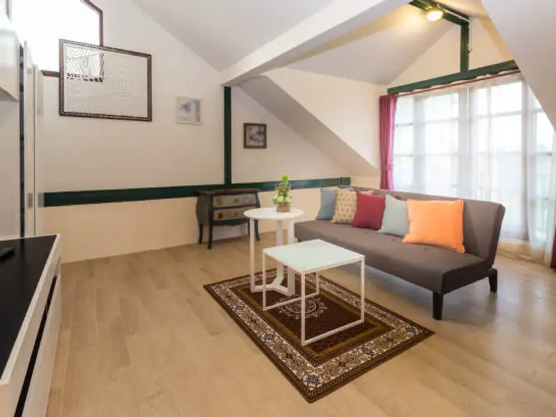 Parchetul în mansardă: rol, tipuri și importanță