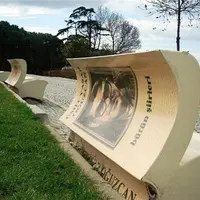 Bancile neobisnuite in forma de carti din Istanbul