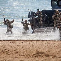 Trump acceptă să sprijine forțele de menținere a păcii în Ucraina. Britanicii apără Marea Neagră