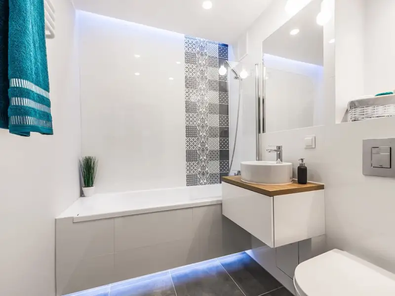 15 idei practice pentru a organiza o baie mica