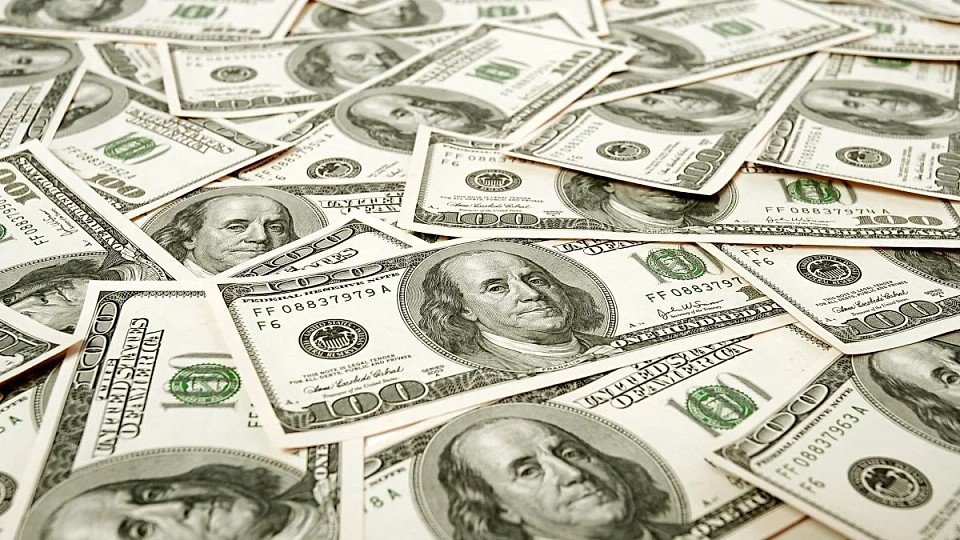 Dolarul american, în picaj. A atins cel mai scăzut nivel din ultimii trei ani