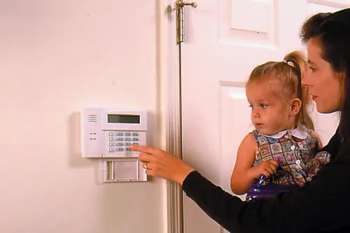 Cum ne protejam casa de spargeri?