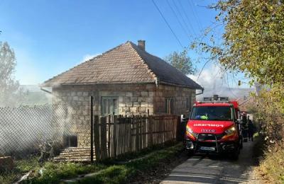 Incendiu, marți dimineață, la o casă din localitatea Mera