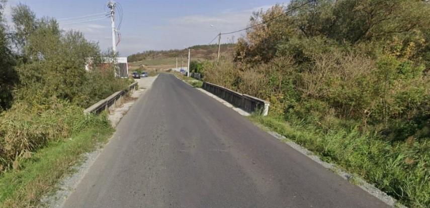 Pod provizoriu peste pârâul Bandău din localitatea clujeană Mica