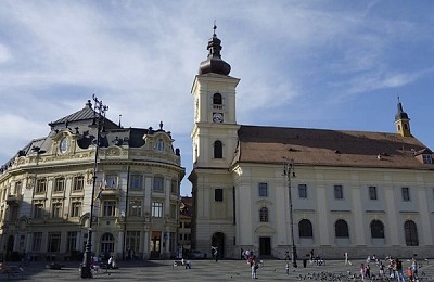 Ghid pentru cumpărarea unui apartament în Sibiu: rolul agențiilor imobiliare și avantajele colaborării cu specialiști