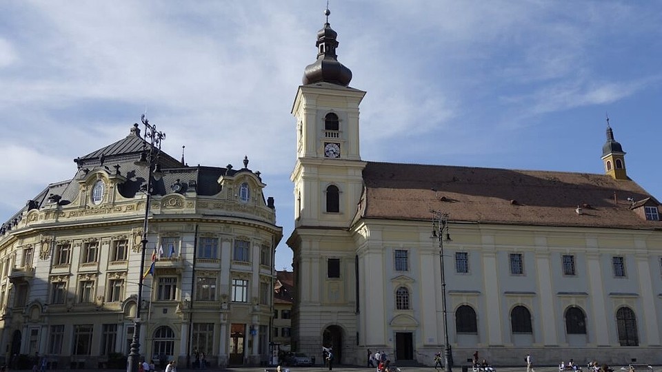 Ghid pentru cumpărarea unui apartament în Sibiu: rolul agențiilor imobiliare și avantajele colaborării cu specialiști