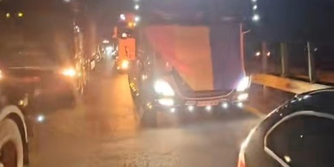 Mai multe porţi de acces în Portul Constanţa, blocate de protestatari pentru a doua seară consecutiv