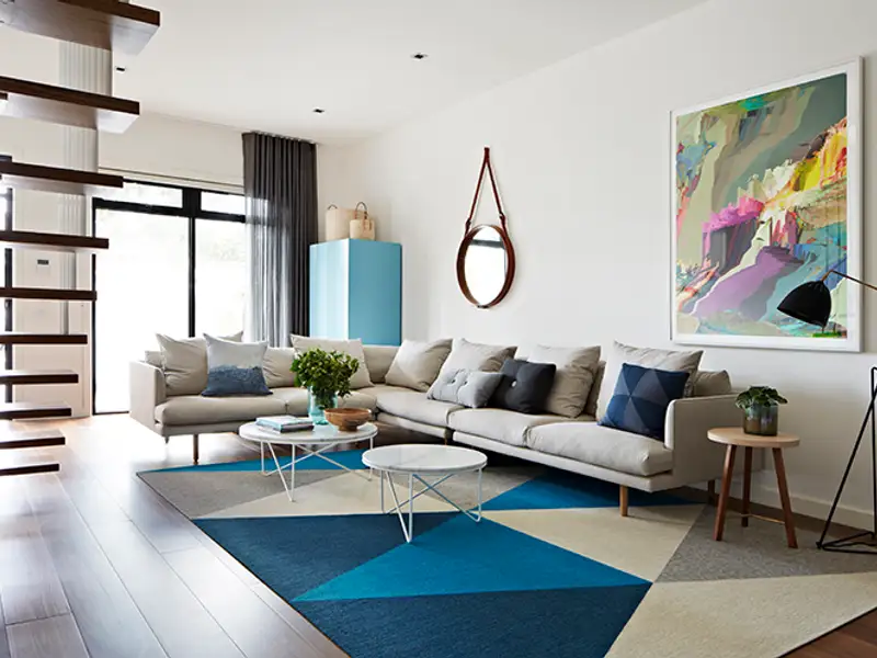 Locuinta urbana cu design modern si accente industriale