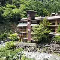 Hotelul Nishiyama Onsen Keiunkan: O poveste a tradiției și a luxului