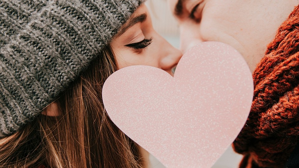 Love Trap: Escrocherii romantice de sezon pe telefon – Atenționări din partea ING și DNSC