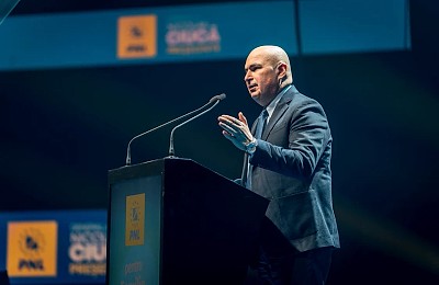 Proteste pe holurile Senatului după ce Ilie Bolojan a anunțat restructurări. „Cei care au venit fără concurs dispar”