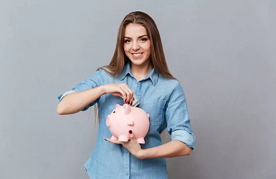 6 din 10 românce reușesc să economisească 20% din veniturile proprii