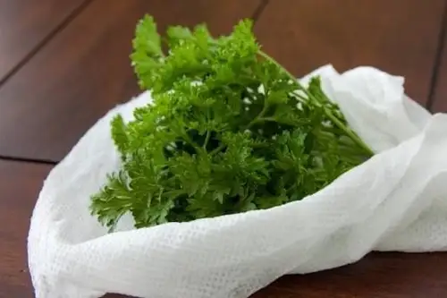 8 modalitati ingenioase de a folosi servetele de hartie in bucatarie