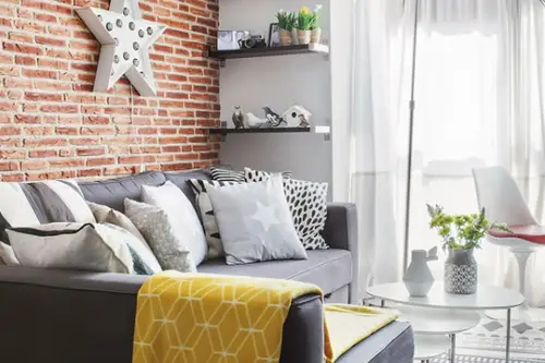 Amenajare cu decor adaptat si piese de mobilier integrate