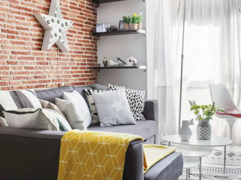 Amenajare cu decor adaptat si piese de mobilier integrate