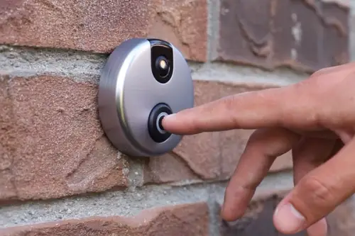 SkyBell, soneria inteligenta ce iti permite sa interactionezi de la distanta cu cel care suna la usa