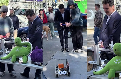 VIDEO | A dat în mintea copiilor: Nicușor Dan a fost surprins jucându-se cu maimuțoaie de pluș și mașinuțe cu telecomandă