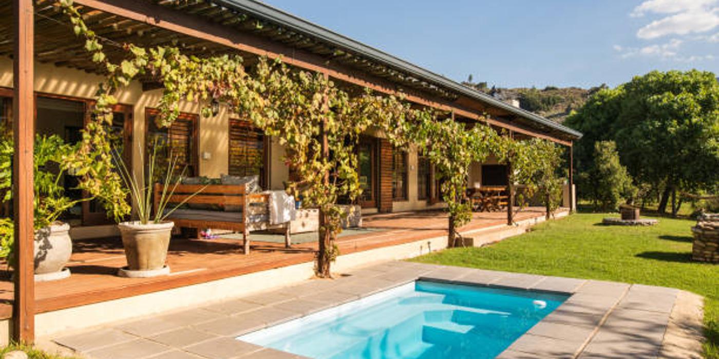 Cum să inovezi amenajând rustic curtea